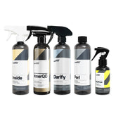 Set di cinque flaconi CARPRO per la pulizia e protezione degli interni auto, inclusi Inside, InnerQD, Clarify, Perl e SO2Pure, dotati di spruzzatori per un'applicazione facile ed efficace.
